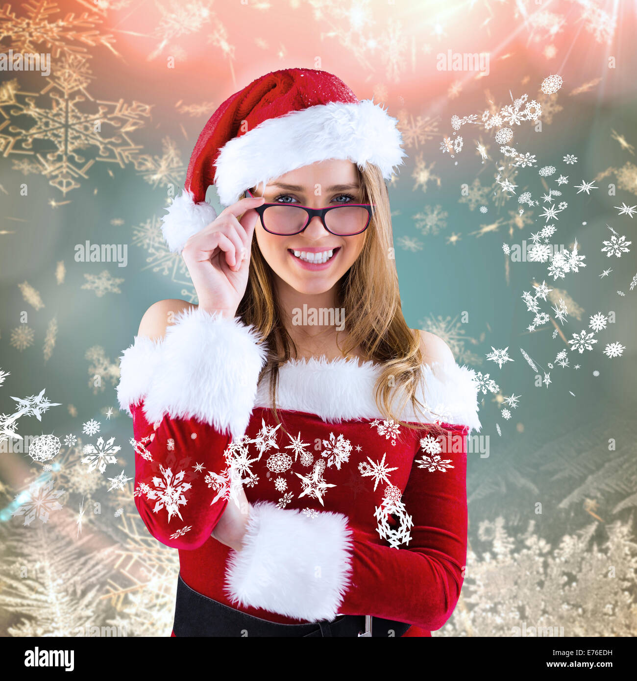 Immagine composita di sexy santa bambina indossa occhiali Foto Stock