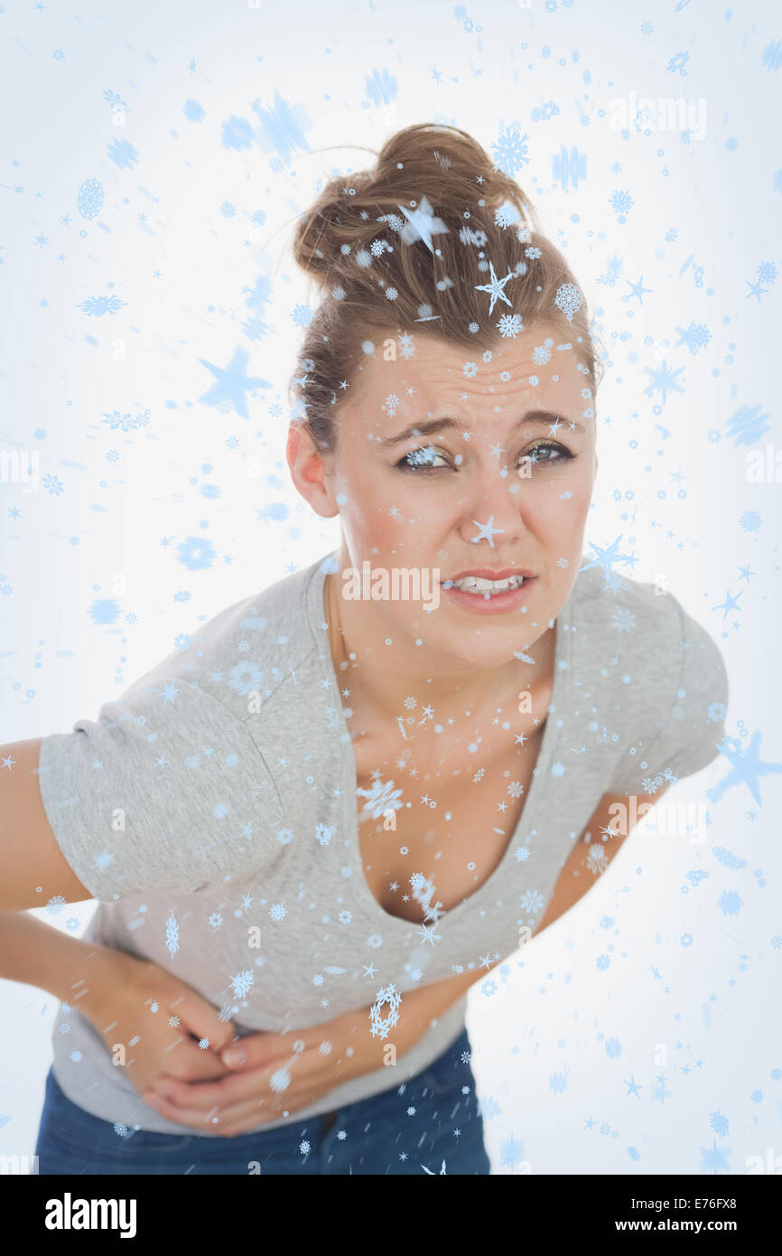 Immagine composita della giovane donna che soffre di dolori di stomaco Foto Stock