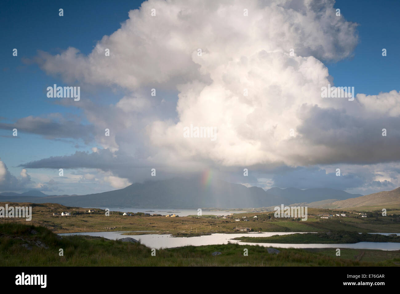 Costa a Parco Nazionale del Connemara, nella contea di Galway, Irlanda Foto Stock