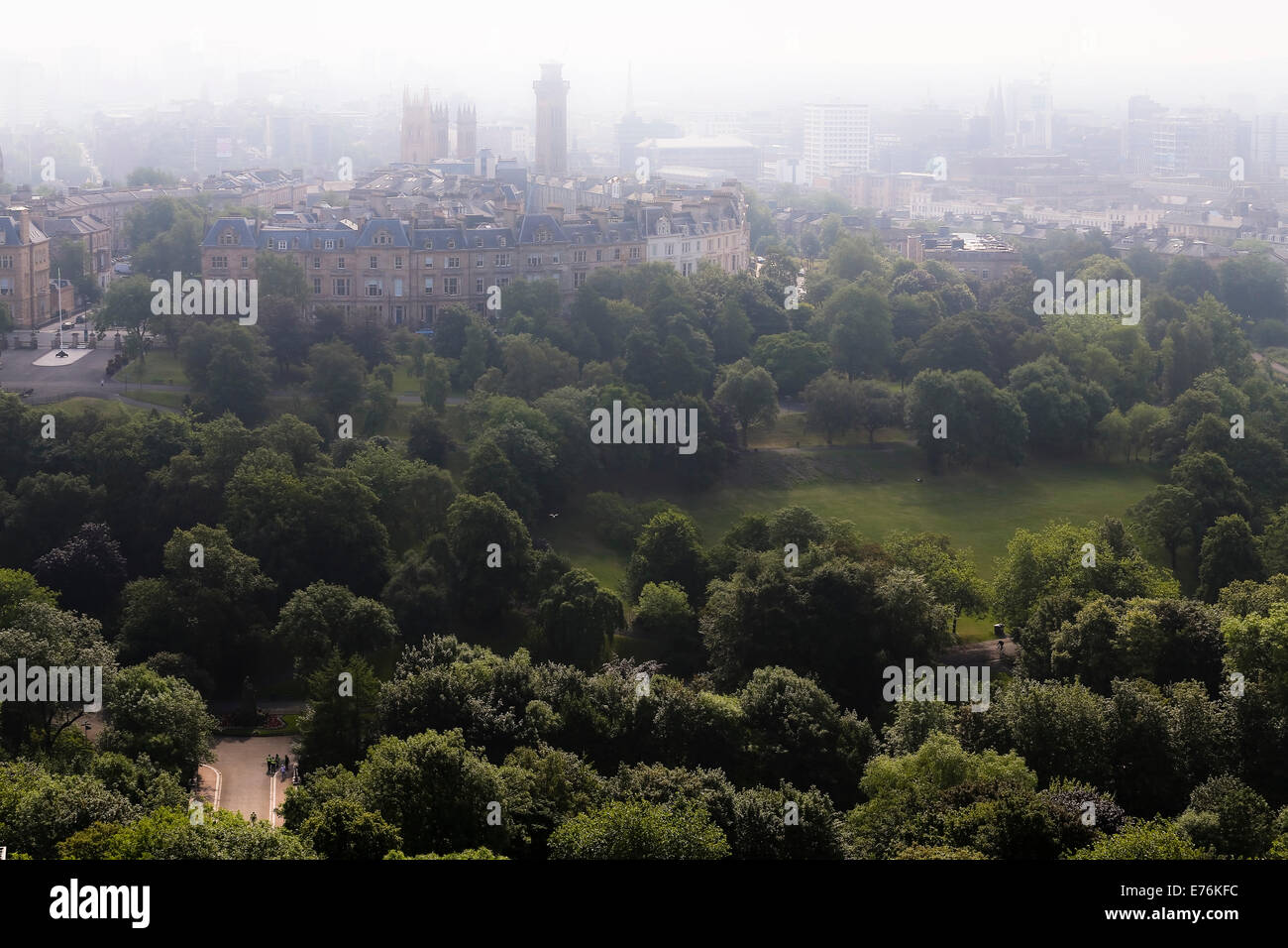 Vista su Kelvingrove Park e Park Circus Glasgow University Foto Stock