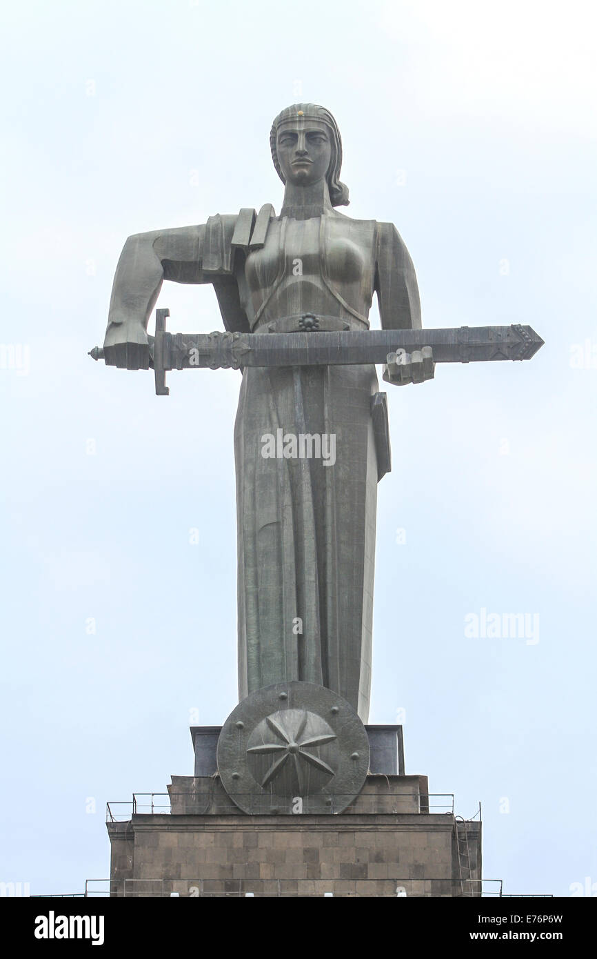 Madre Armenia statua presso il Parco della Vittoria, Yerevan, Armenia Foto Stock