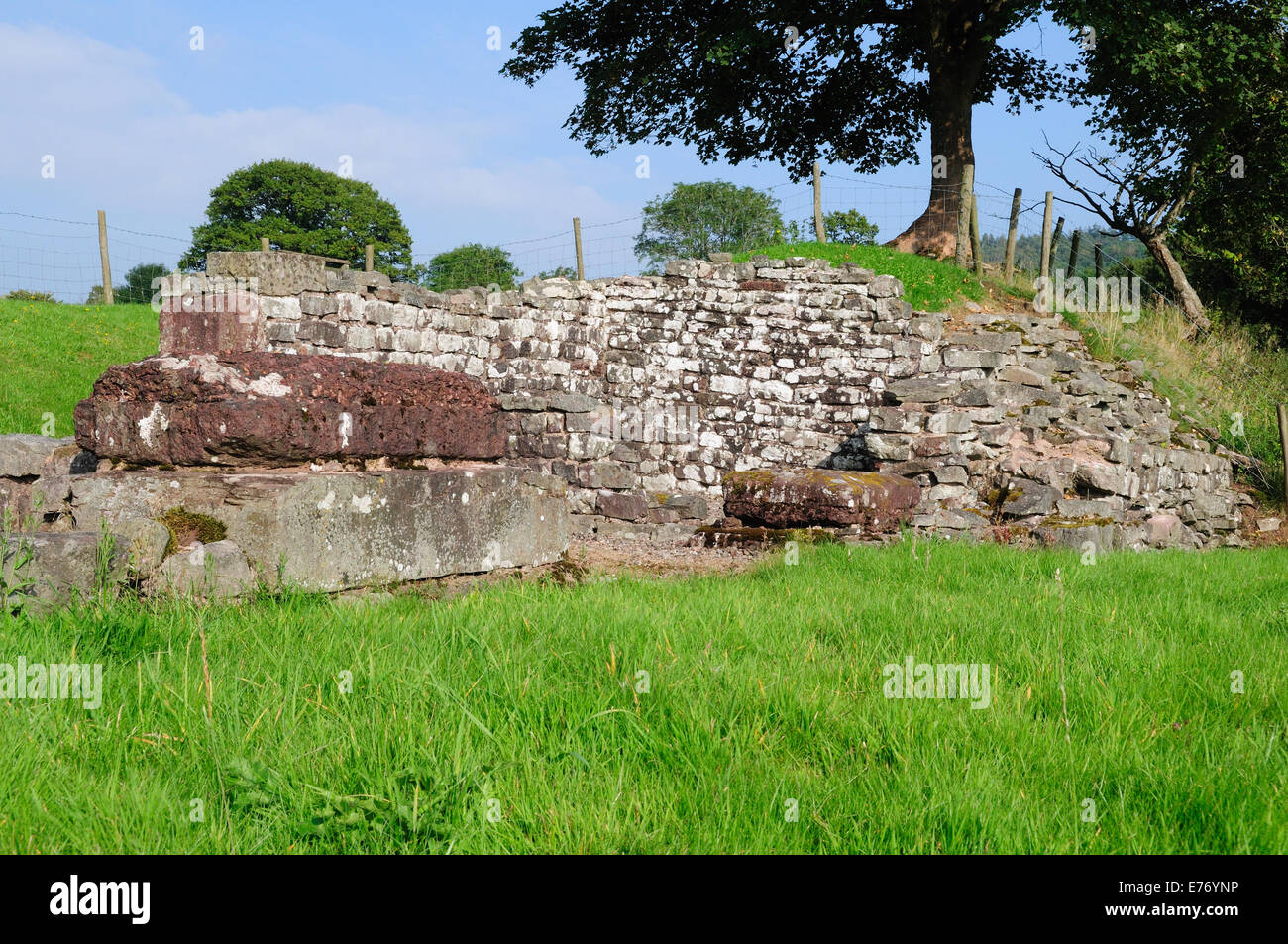 Y Gaer Brecon Gaer Roman Fort collina vicino Aberyscir Brecon Galles Cymru REGNO UNITO GB Foto Stock