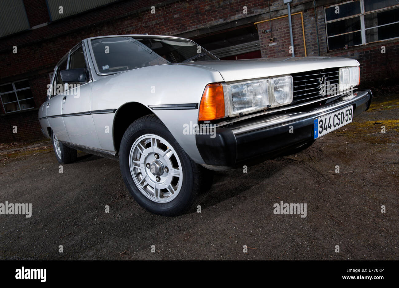 Peugeot 604 francese classic car, inizio 80S modello Foto Stock