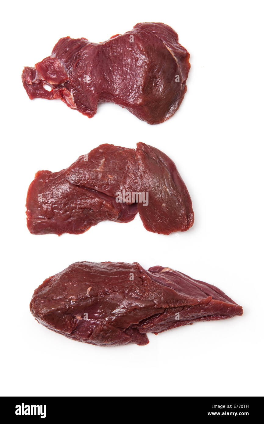 Non cotti a base di carne di canguro bistecche isolato su un bianco di sfondo per studio. Foto Stock