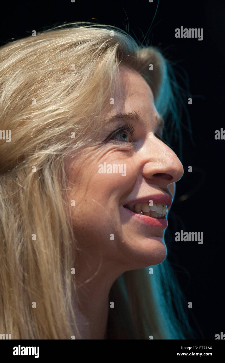 "Una educazione alle arti liberali è un devastatore del tempo e denaro" - spettatore dibattito tenutosi presso lo Shaw Theatre. Dotato di: Katie Hopkins dove: Londra, Regno Unito quando: 04 Mar 2014 Foto Stock