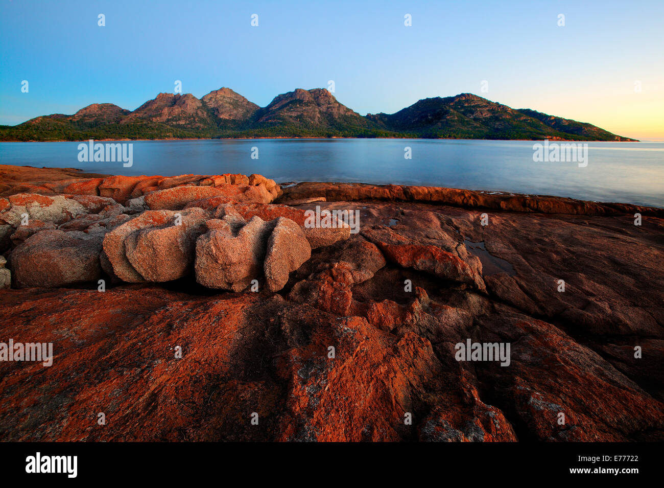 Costa rocciosa Penisola di Freycinet TAS Australia Foto Stock