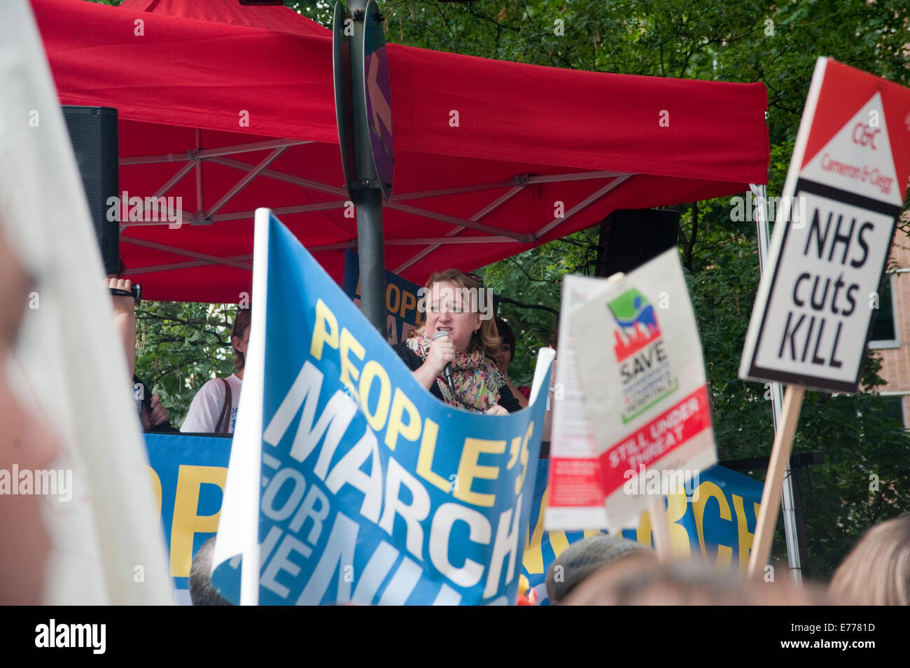 Persone di marzo da Jarrow a Londra per salvare il NHS 6. Settembre 2014 Foto Stock