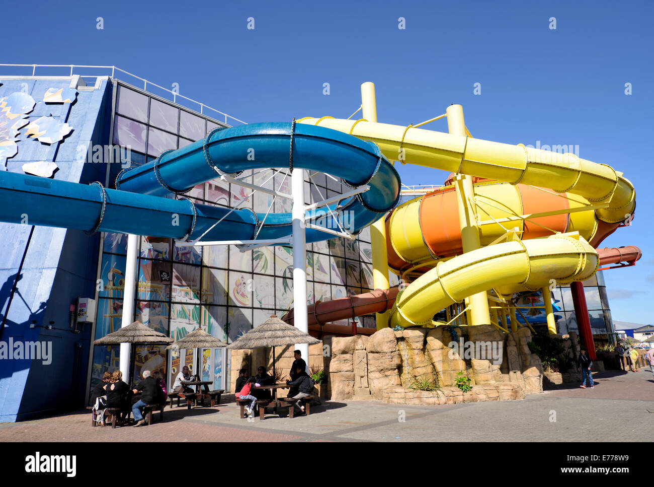 Il sandcastle water park a blackpool's south shore promenade Foto Stock