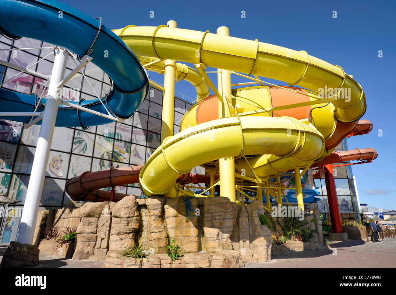 Il sandcastle water park a blackpool's south shore promenade Foto Stock