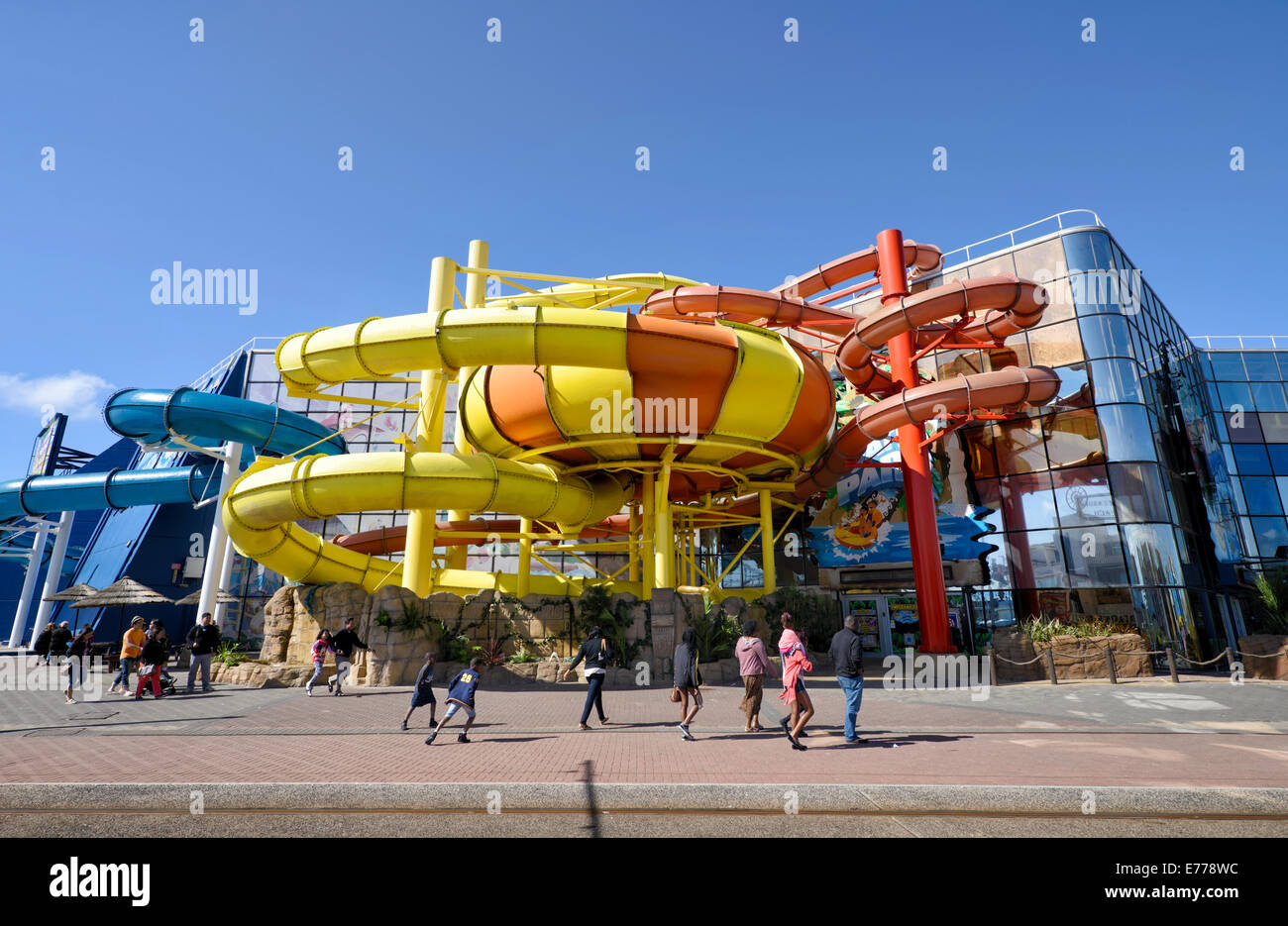 Il parco acquatico Sandcastle sulla passeggiata South Shore di Blackpool Foto Stock