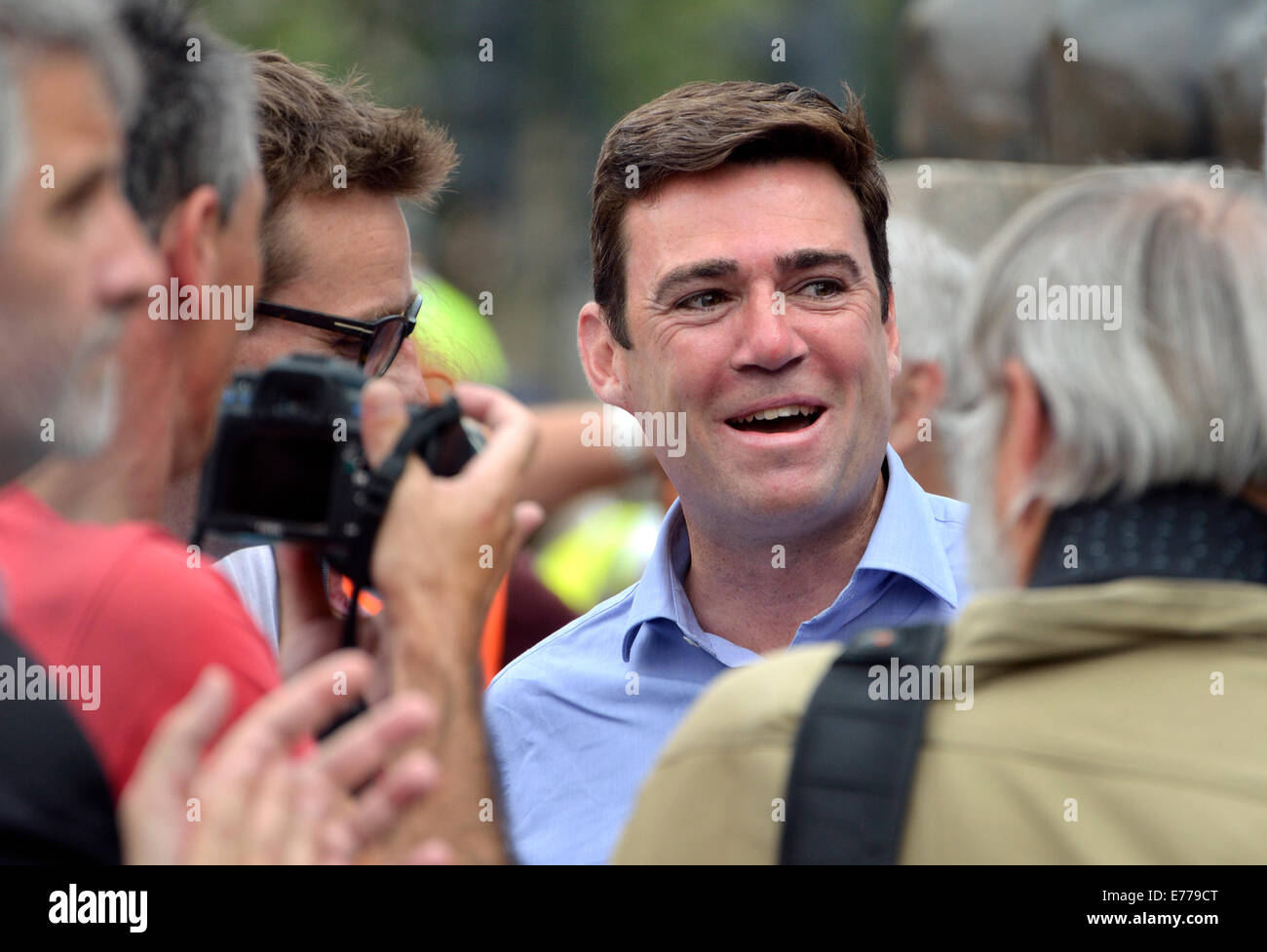 Andy Burnham MP (manodopera, Leigh) ombra il Segretario di Stato per la salute, parlando in un rally in Trafalgar Square (settembre 2014) Foto Stock