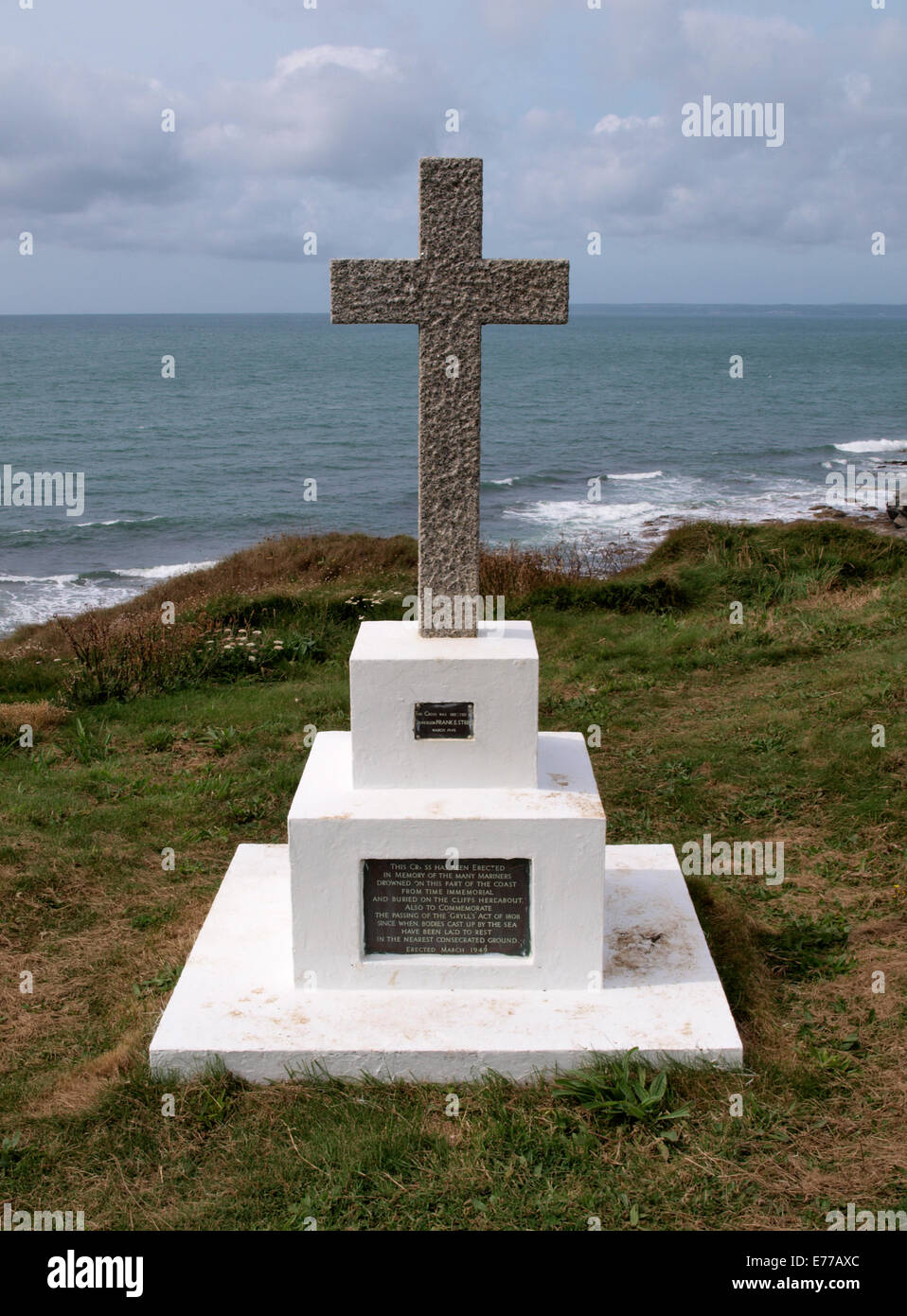 Croce in memoria dei tanti marinai annegati in questa parte della costa e sepolto sulle scogliere hereabout, anche per commemorare t Foto Stock