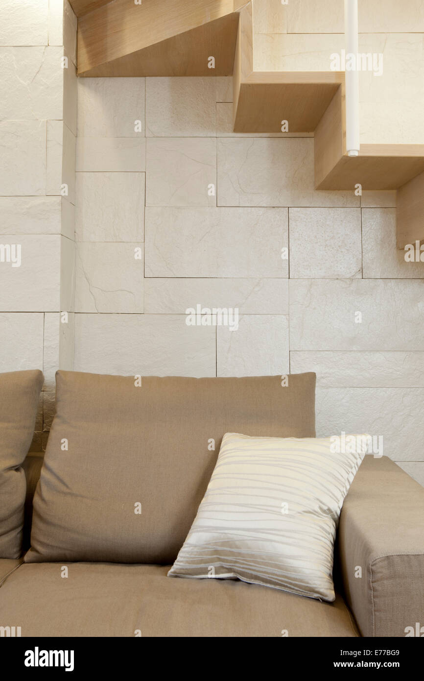 Dettagli di un soggiorno moderno in sabbia marrone colori crema Foto Stock