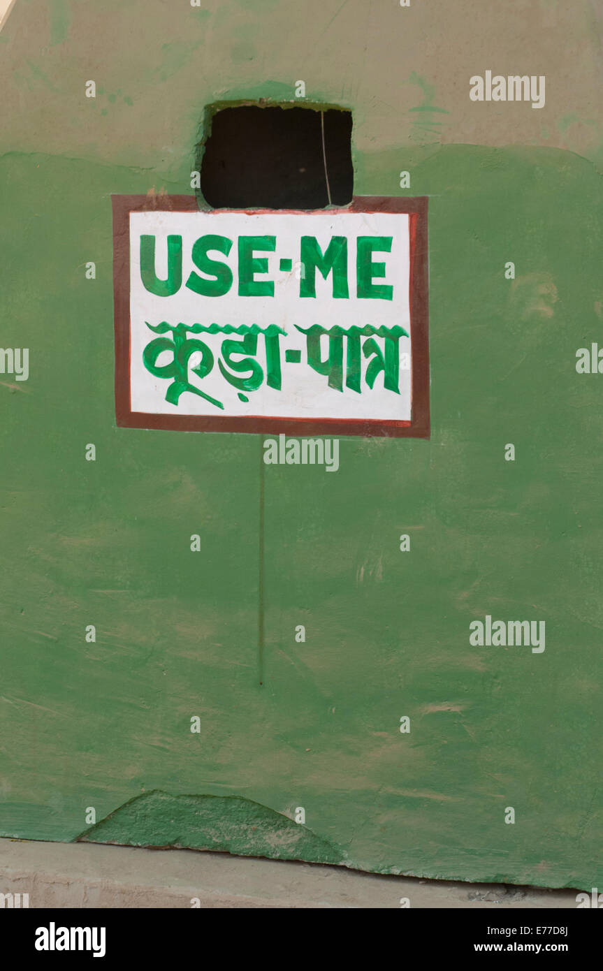 Sign in lingua inglese e hindi, Parco Nazionale di Keoladeo (Bharatpur Bird Sanctuary), Bharatpur Rajasthan, India. Foto Stock