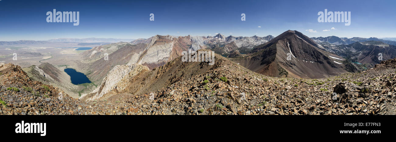 Summit panorama dalla vetta della montagna di alloro in Eastern Sierra Nevada Foto Stock