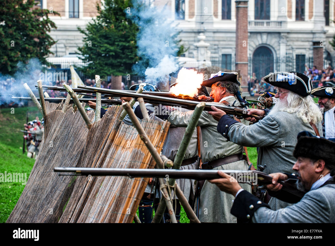 Torino, Italia. 7 Sep, 2014. rievocazione dell'assedio di Torino del 1706 - Giardini di Porte Palatine luogo della rievocazione della battaglia, dove i Piemontesi riuscirono a sconfiggere il credito francese: Davvero Facile Star/Alamy Live News Foto Stock