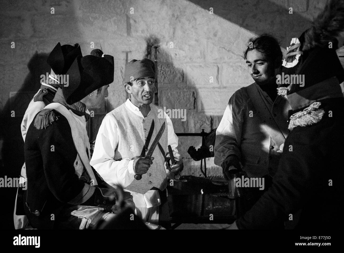 Società di guerra, membri di ottenere insieme durante il Festival di lapsi sull isola di Gozo Foto Stock