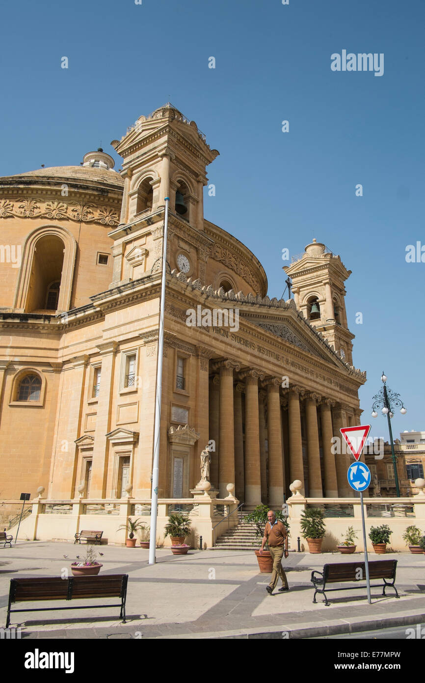 La Chiesa Parrocchiale di Santa Maria nella città di Mosta sull'isola mediterranea di Malta Foto Stock