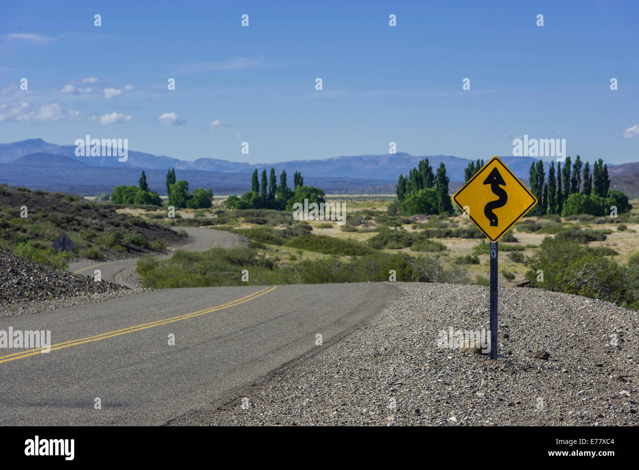 Segno, curva road, provincia di Mendoza, Argentina Foto Stock