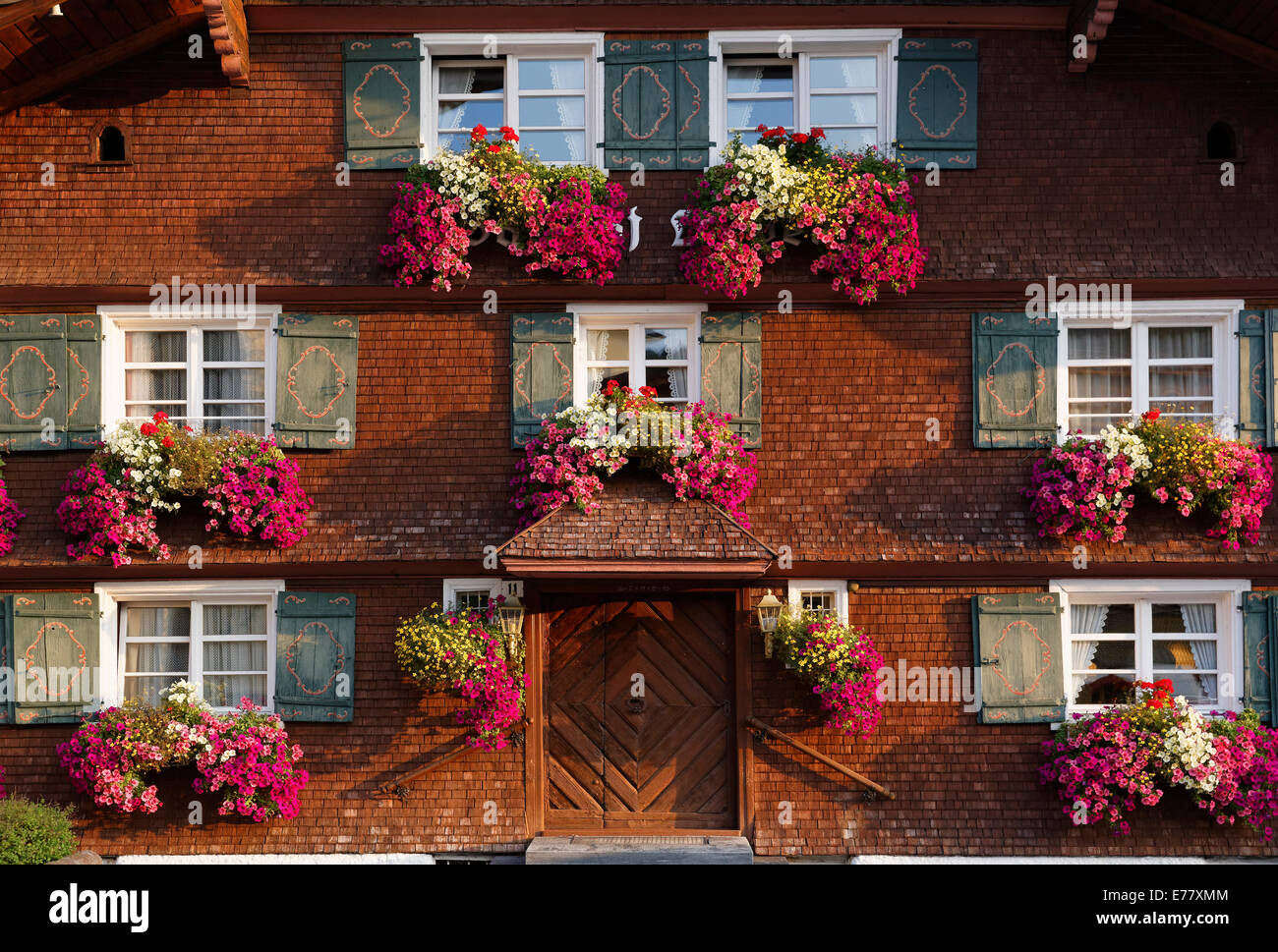 Una tipica foresta di Bregenz Casa, Gasthof Löwen hotel, Alberschwende, Foresta di Bregenz, Vorarlberg, Austria Foto Stock