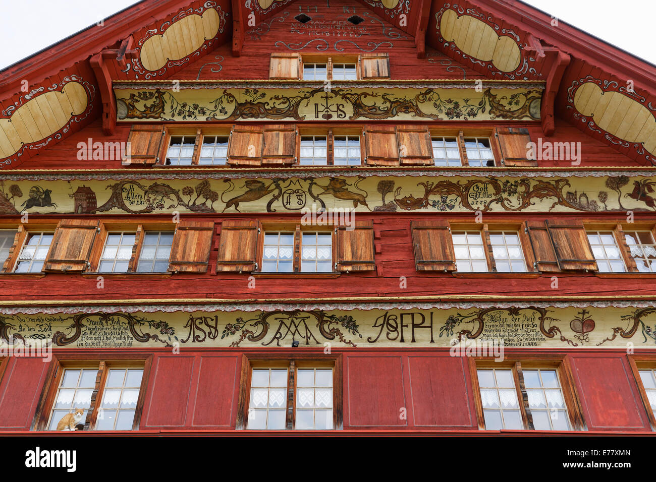 "Rotes Haus' edificio, ex Gasthof Engel hotel, Langenegg, Foresta di Bregenz, Vorarlberg, Austria Foto Stock