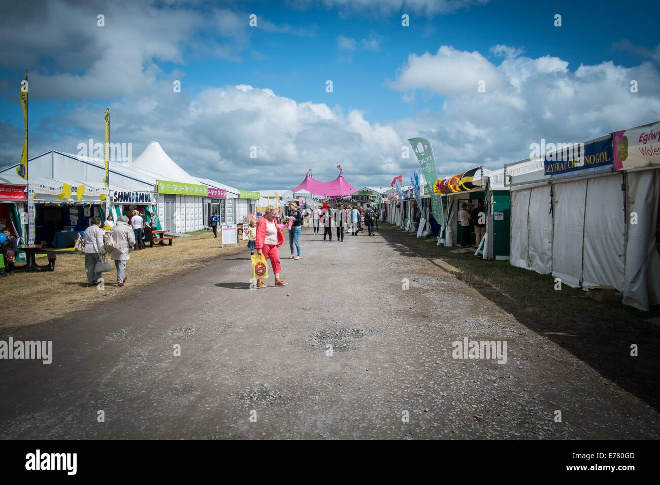 Eisteddfod nazionale del Galles campo, Llanelli, Wales, Regno Unito. Agosto 2014. Gallese festival culturale che celebra il canto e la letteratura. Foto Stock