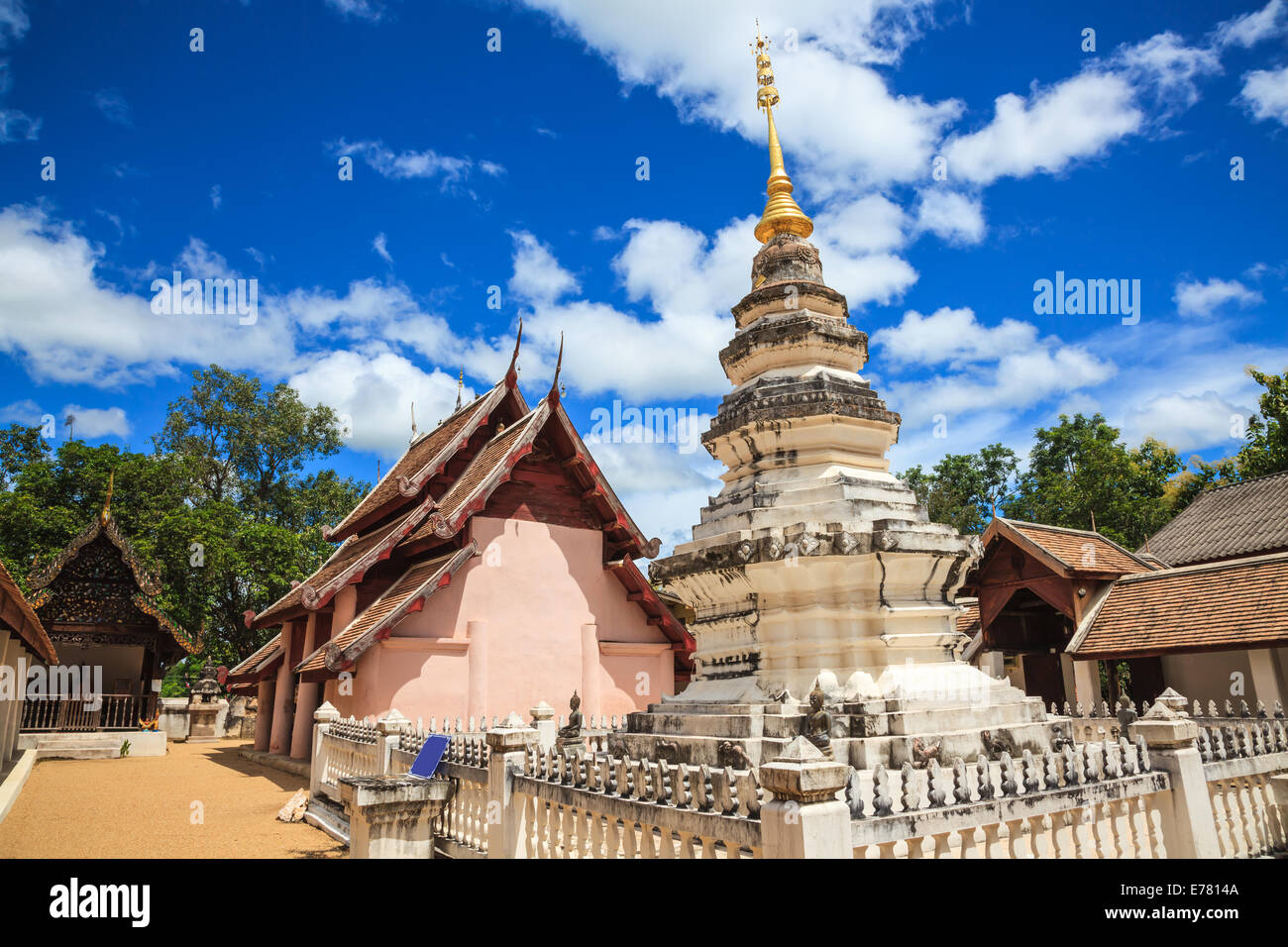 Antico stile Lanna tempio in Lampang, Thailandia Foto Stock