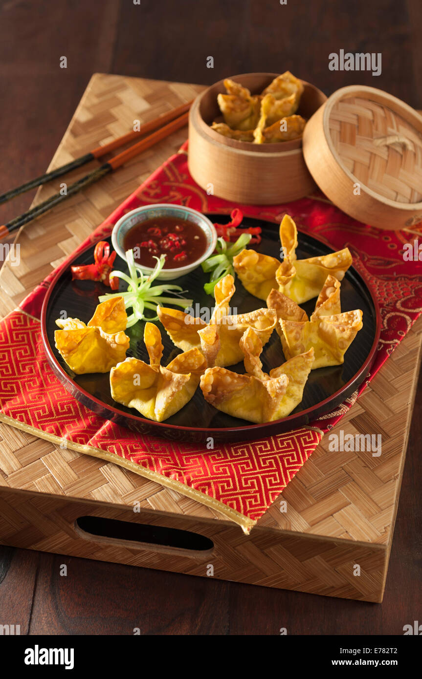 Crab Rangoon. Cinese americano fritte al motorino di avviamento. Foto Stock