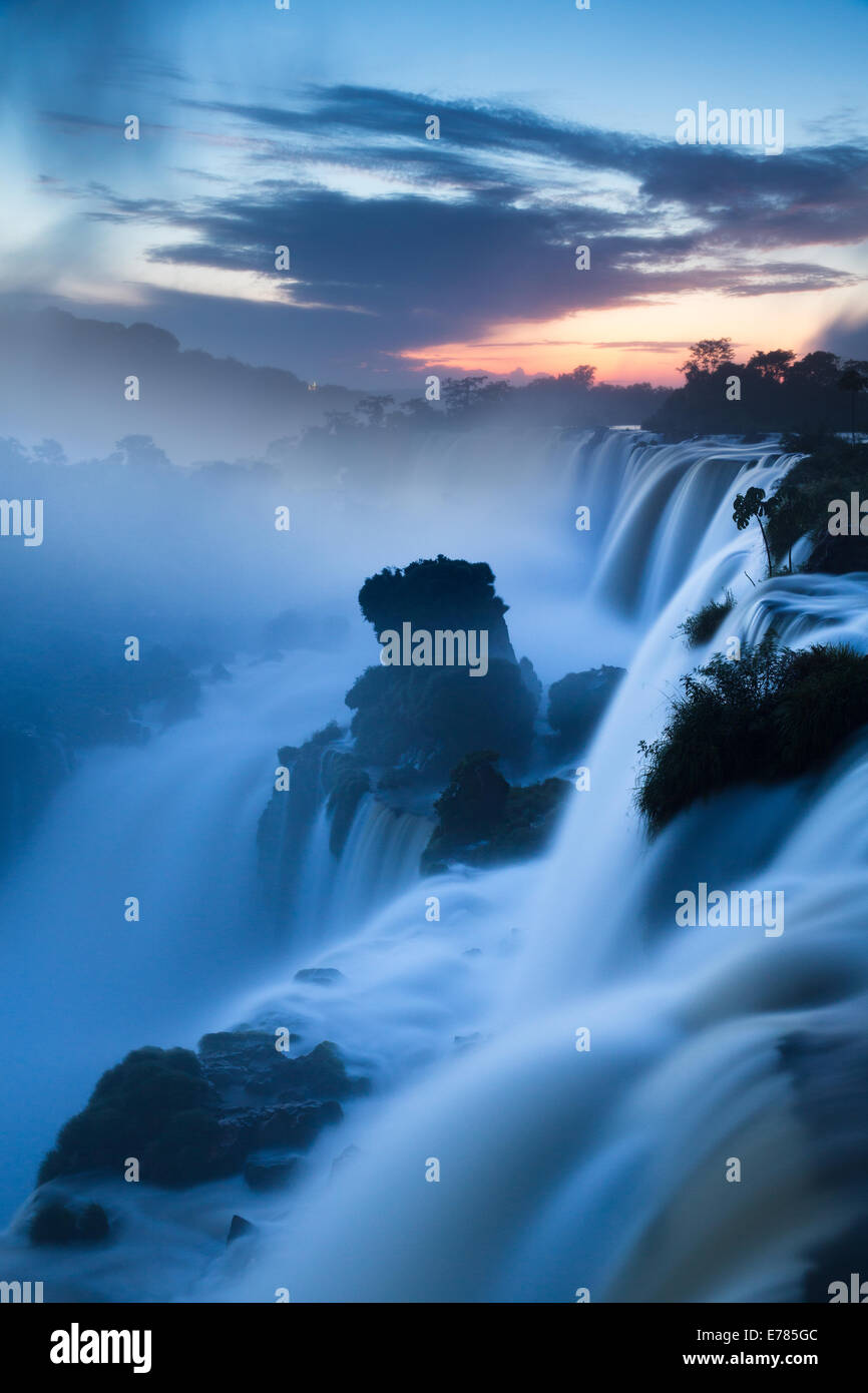 Iguazu Falls all'alba, Argentina Foto Stock