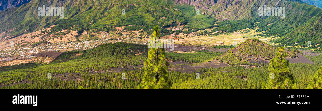 Panorama verso nord dal sopra El Pilar, con El Paso town, Pico Bejenado, Montana e Quemada Cumbre Nueva, La Palma Foto Stock