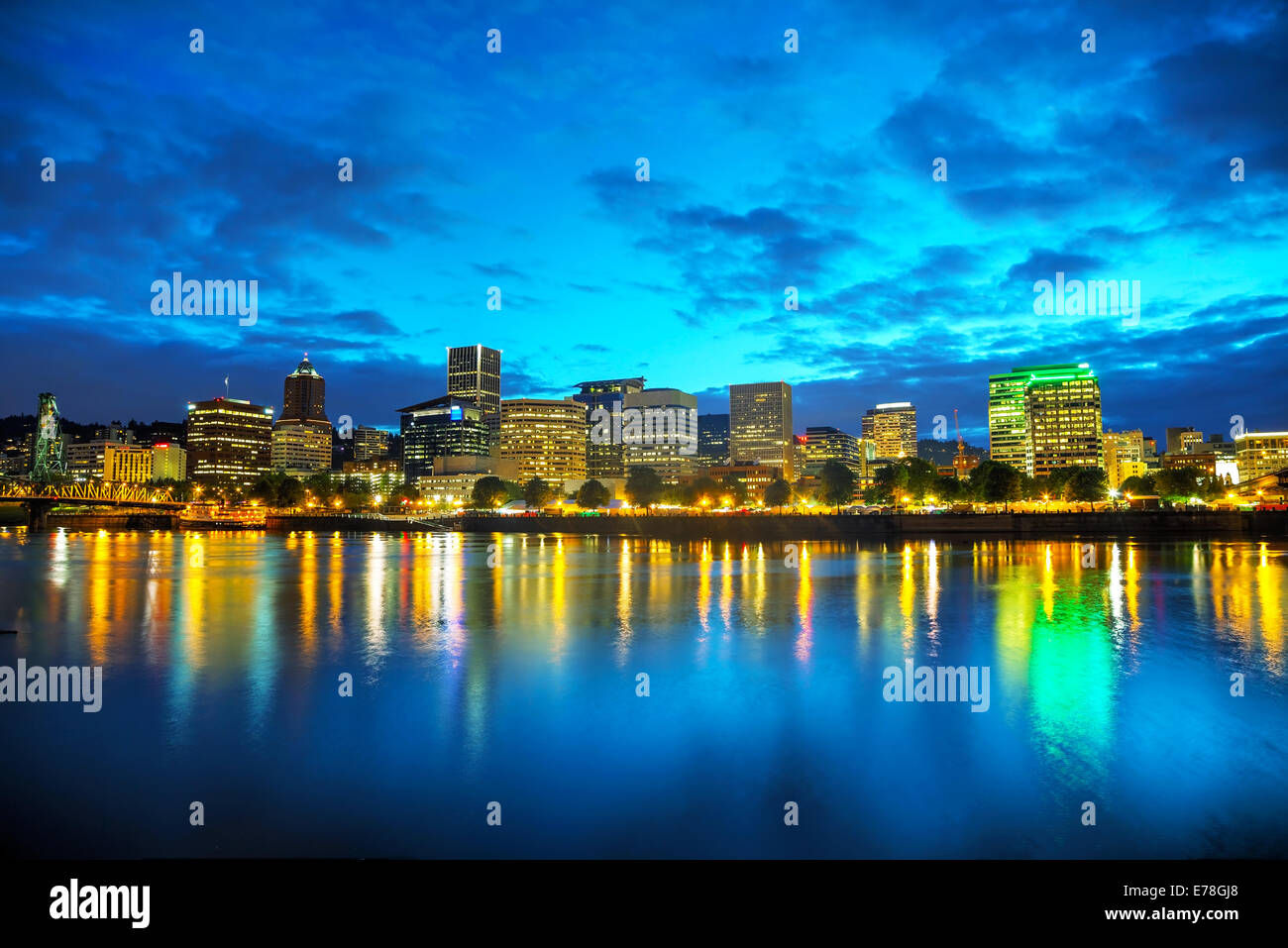 Centro di Portland, Oregon cityscape durante la notte Foto Stock