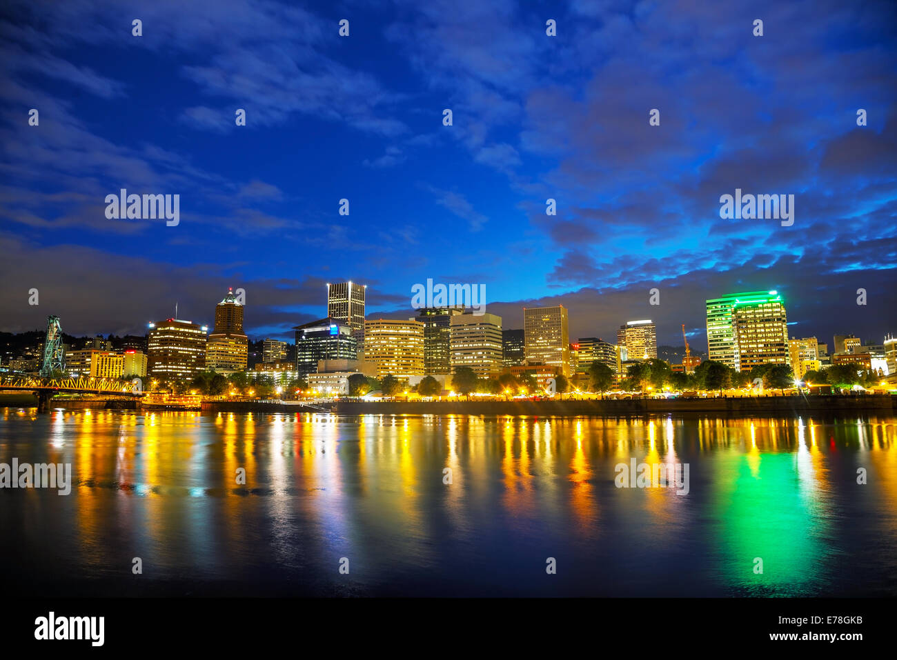 Centro di Portland, Oregon cityscape durante la notte Foto Stock