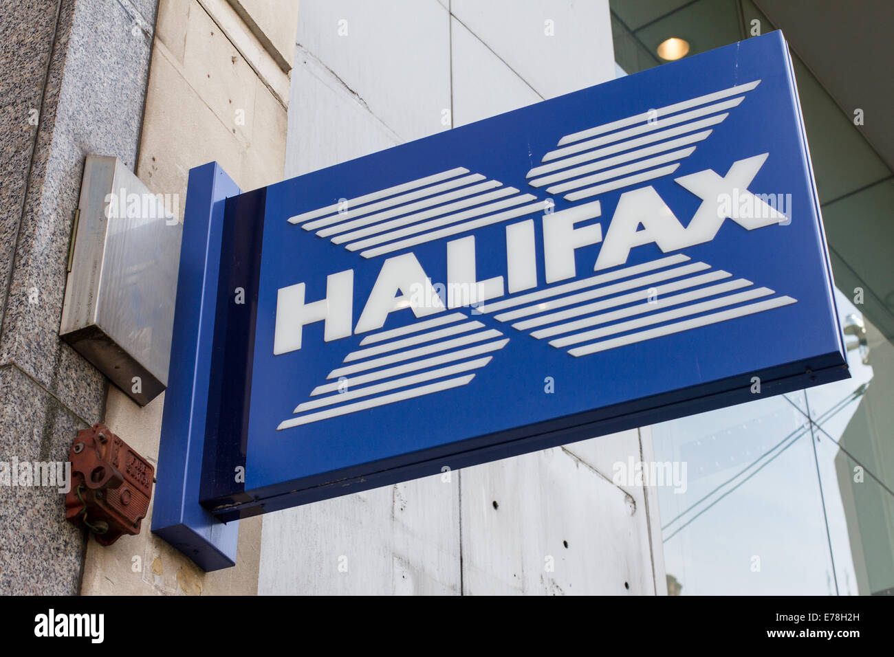 Halifax Building Society e Bank Street sign in Sheffield UK Foto Stock