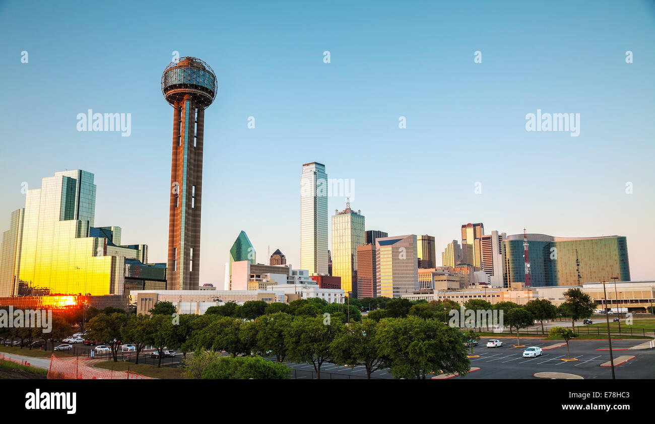 Dallas, Texas cityscape di sera al tramonto Foto Stock