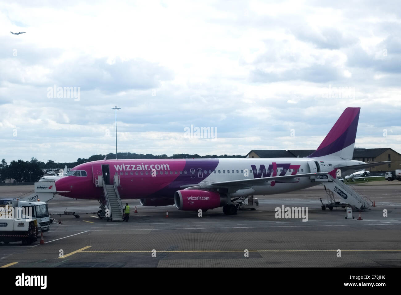 Wizzair aereo all'Aeroporto di Luton Foto Stock
