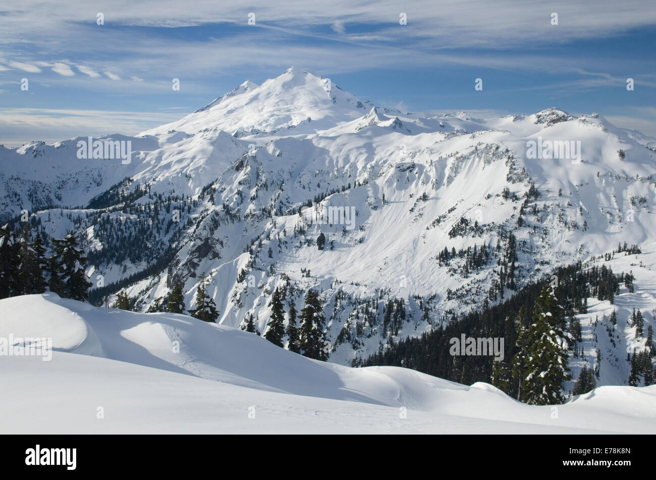 Mount Baker, 10,781 ft (3,286 m) in inverno, North Cascades Washington Foto Stock