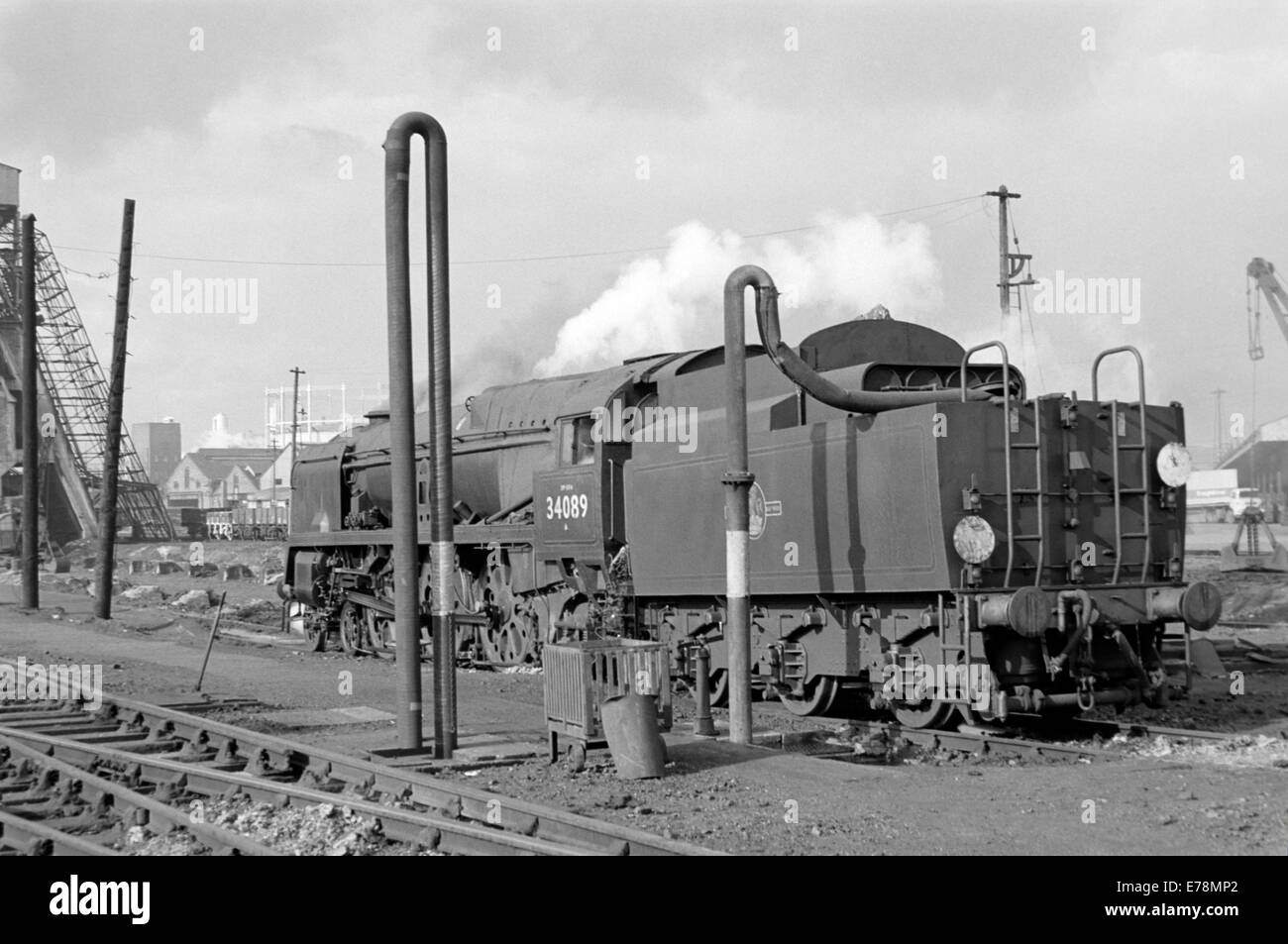 Originale il treno a vapore operanti su ferrovie britanniche a Nine Elms nel 1965 Foto Stock