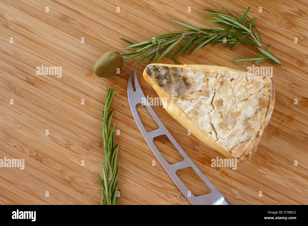 Formaggio francese composizione sulla tavola di legno close-up Foto Stock