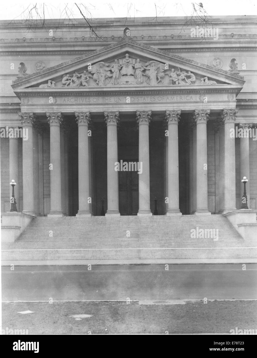 Fotografia del National Archives Building Constitution Avenue portico di ingresso Foto Stock