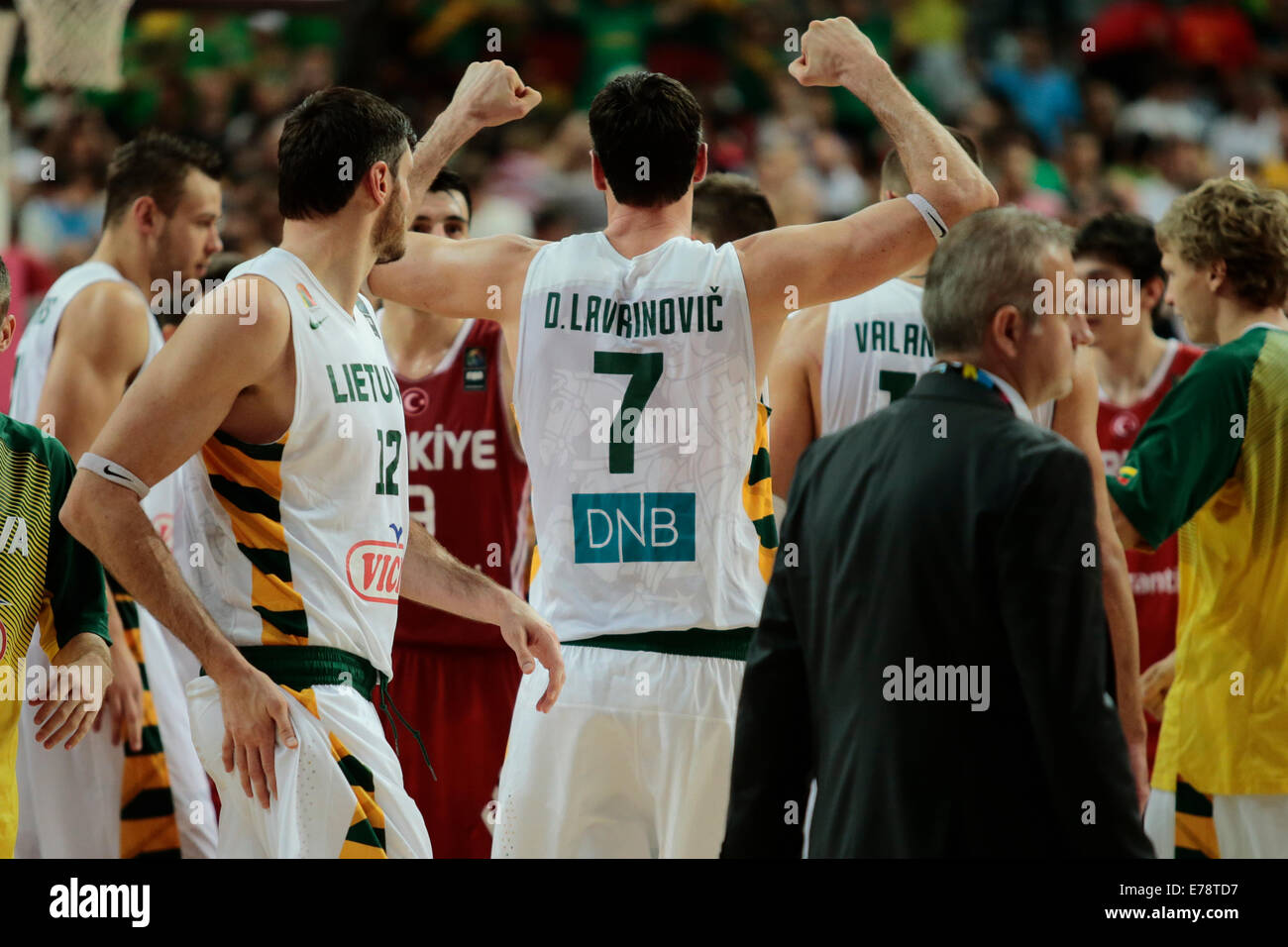 Barcellona, Spagna. 9 Sep, 2014. Darjus Lavrinovic (C) della Lituania reagisce durante l'quarterfinal match contro la Turchia al 2014 basket FIBA World Cup in Spagna, a Barcellona, in Spagna, il 7 settembre 9, 2014. Credito: Pau Barrena/Xinhua/Alamy Live News Foto Stock