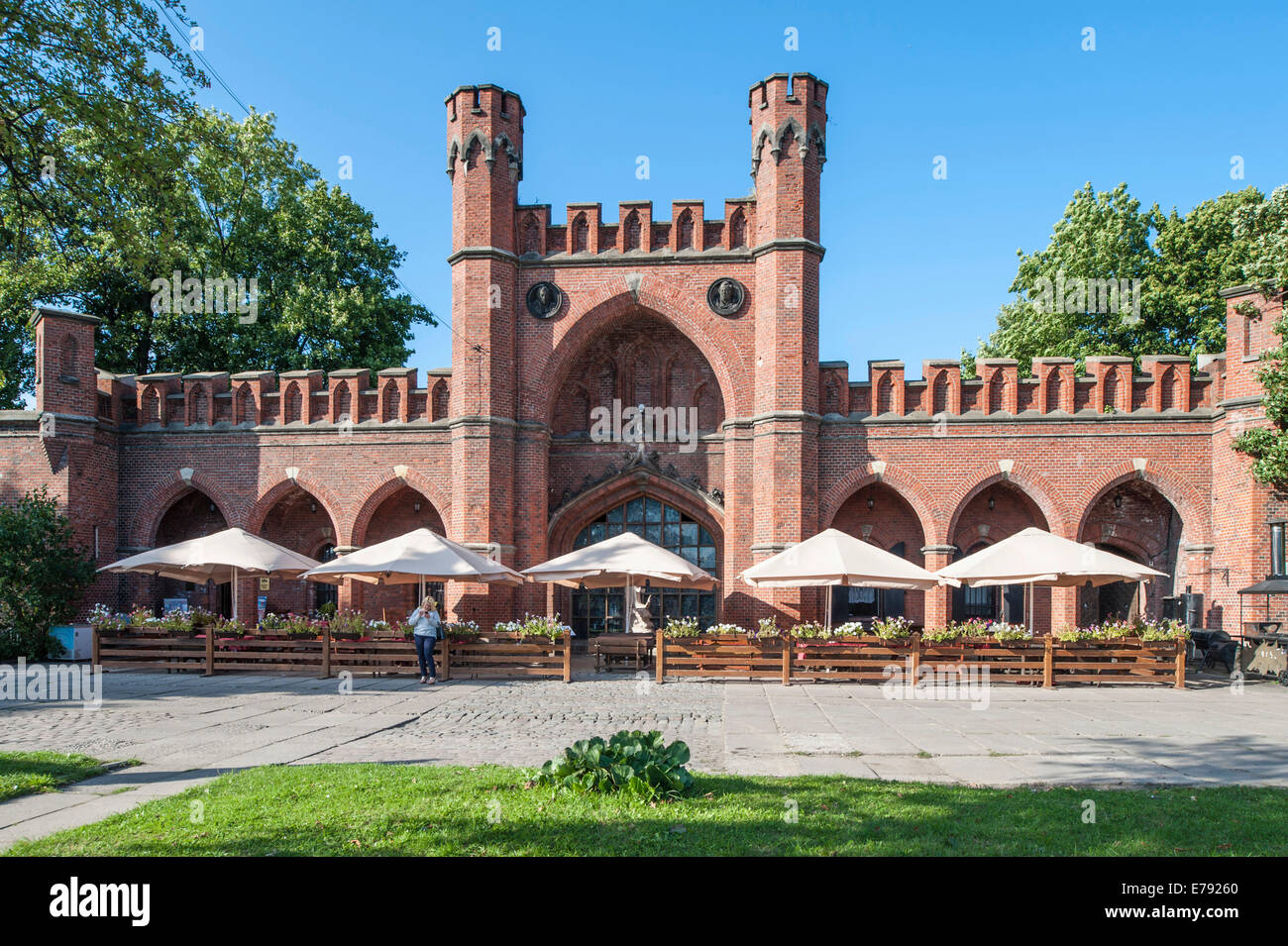 Rossgarten Gate, precedentemente noto come parte delle fortificazioni della guarnigione a Königsberg, 1855 ora un ristorante, Leningradskij rajon Foto Stock