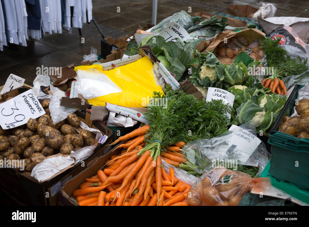 Frutta & Verdura e ortaggi Mercato degli Agricoltori vendono di stallo Foto Stock
