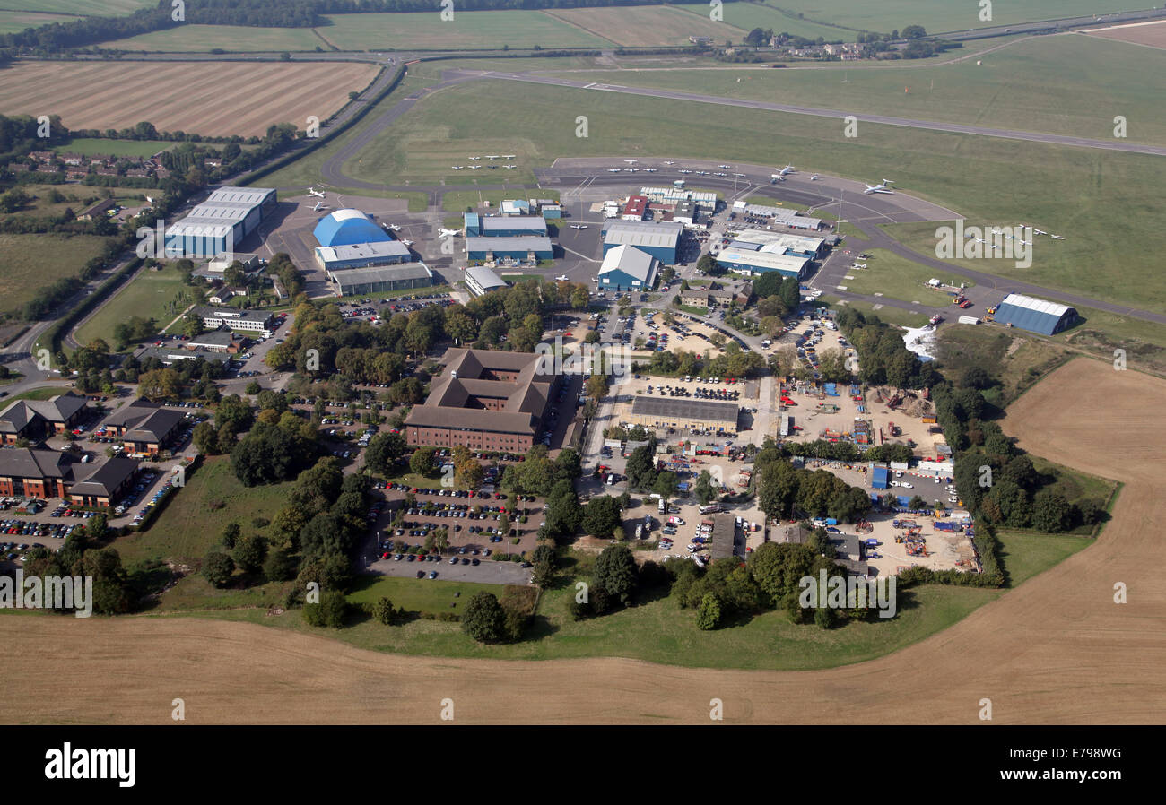 Vista aerea di Oxford Airport & Oxford Spires Business Park a Kidlington Oxford, Regno Unito Foto Stock