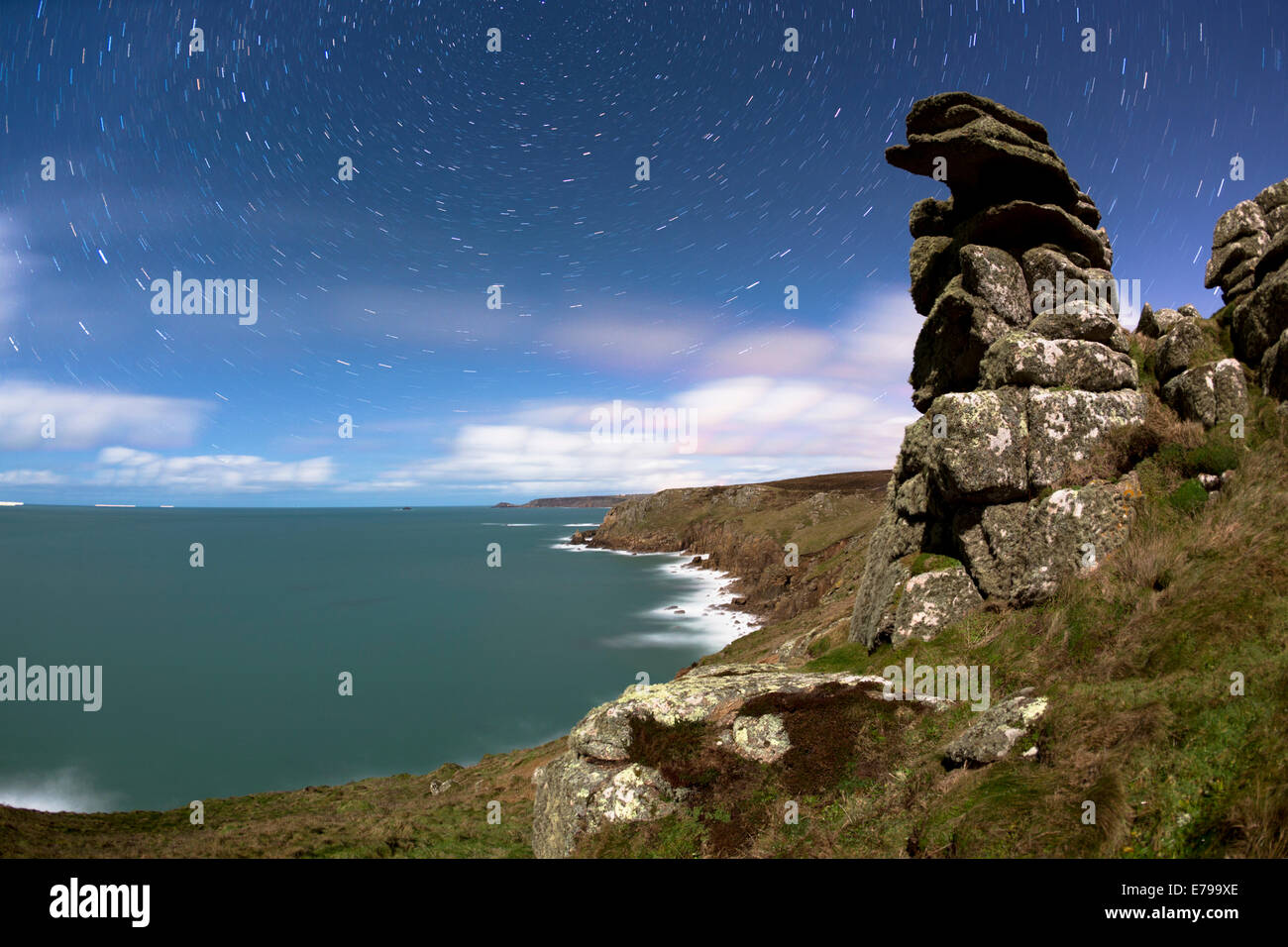 Land's End; Tracce stellari di notte; Cornovaglia; Regno Unito Foto Stock