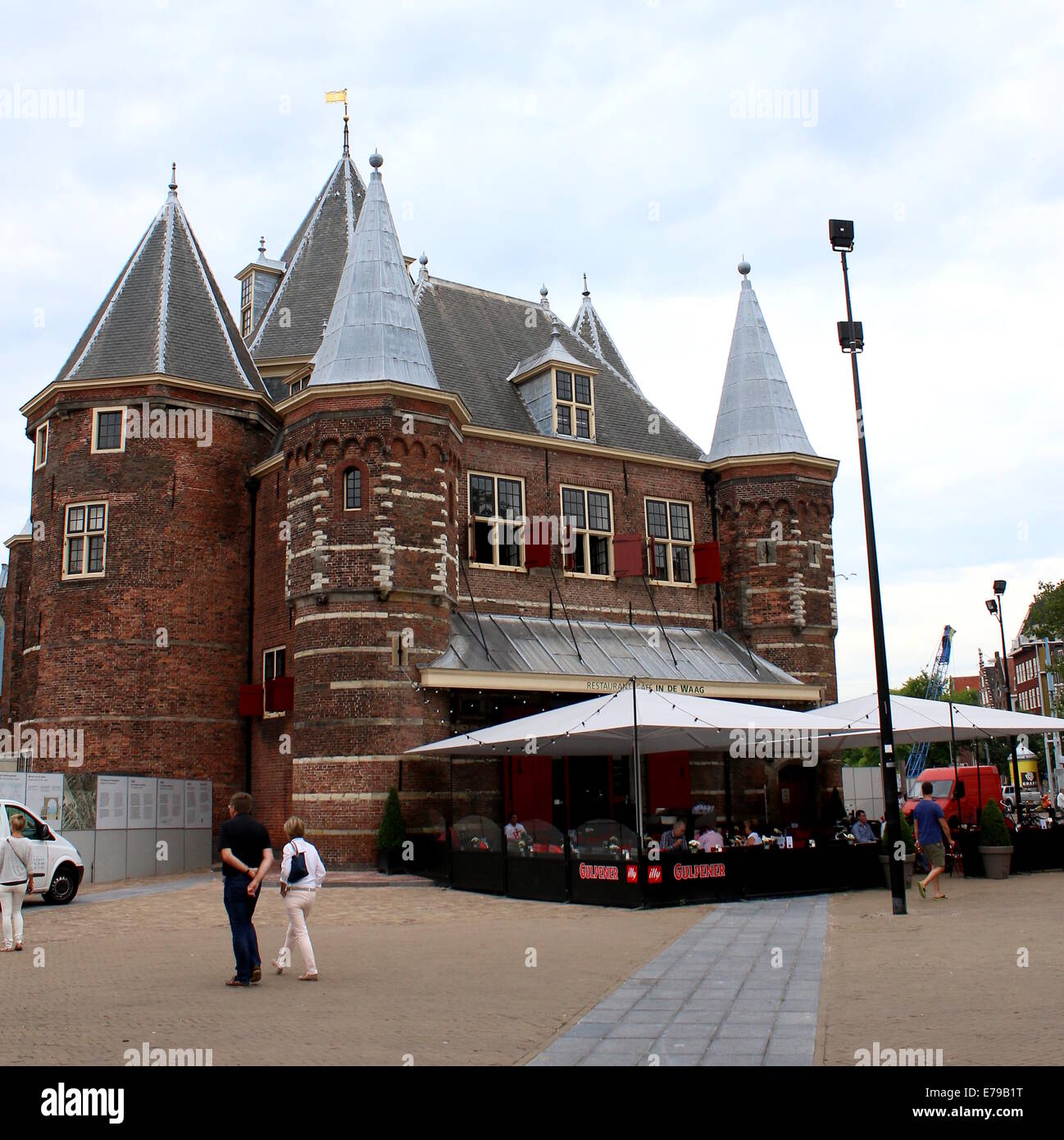 Xv secolo Waag (Pesare casa) a Nieuwmarkt, raffigurato in Rembrandt's 1632 pittura la Lezione di anatomia del dottor Nicolaes Tulp Foto Stock