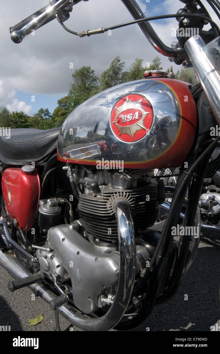 Vecchio british classic moto moto motor bike bike ciclo cicli motocicli Motocicli di branding del marchio logo logo twin cil Foto Stock