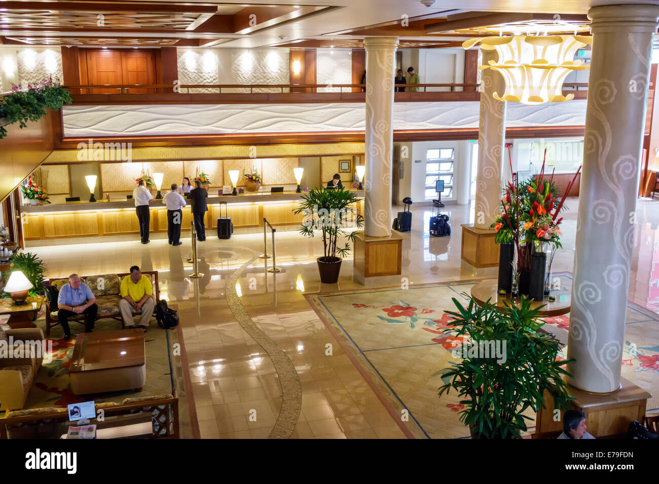 Honolulu Waikiki Beach Hawaii,Hawaiian,Oahu,Hilton,hotel,lobby,ricevimento check in ricevimento prenotazioni registro,prenotazioni,ospiti,USA Foto Stock
