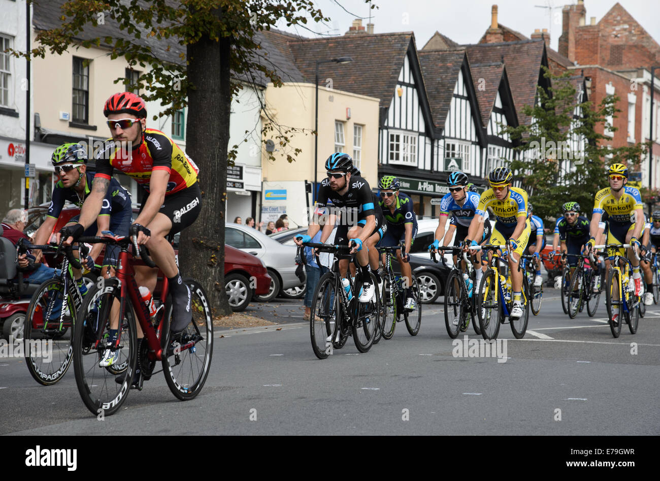 Evesham, Worcestershire, Regno Unito. 10 settembre 2014. Sir Bradley Wiggins nel peloton come fase quattro ( Worcester a Bristol) del tour della Gran Bretagna Cycle Race passa attraverso Evesham in Worcestershire. Foto Stock