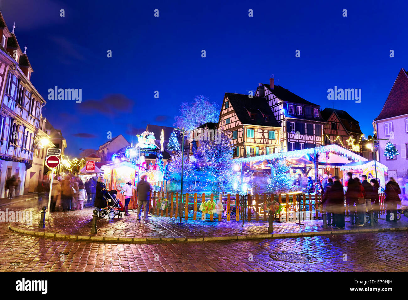 Bambini il parco di divertimenti a Natale. Colmar. Haut-Rhin. L'Alsazia. La Francia. Foto Stock