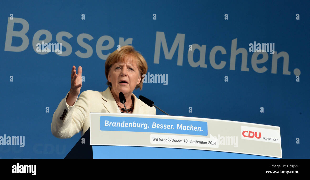 Wittstock, Germania. Decimo Sep, 2014. Il cancelliere tedesco Angela Merkel (CDU) parla di una campagna elettorale evento della CDU in Wittstock, Germania, 10 settembre 2014. Domenica 14 Settembre 2014 Membro alle elezioni del Parlamento europeo si terrà nel Land di Brandeburgo. Foto: Bernd Settnik/dpa/Alamy Live News Foto Stock